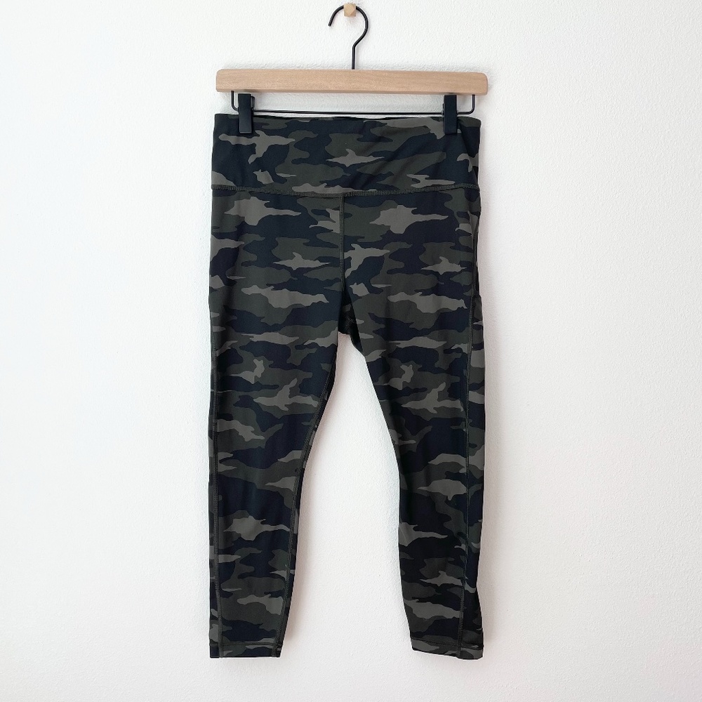 Athleta Ultimate Stash Pocket Camo 7/8 Tight MP